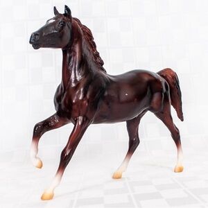 Breyer Chestnut Sport Horse 924 Freedom Series 1:12 Scale Model Horse